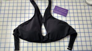 Après quelques modifications, ce haut de maillot fait parfaitement à la cliente